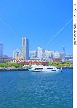 神奈川縣橫濱市橫濱紅磚倉庫與地標塔風景 神奈川縣橫濱市橫濱紅磚倉庫與地標塔風景 134005131