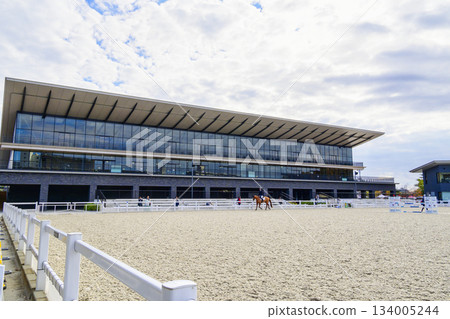 日本東京世田谷區馬術公園室內競技場,馬術育種、場地障礙賽、馬術表演 日本東京世田谷區馬術公園室內競技場,馬術育種、場地障礙賽、馬術表演 134005244