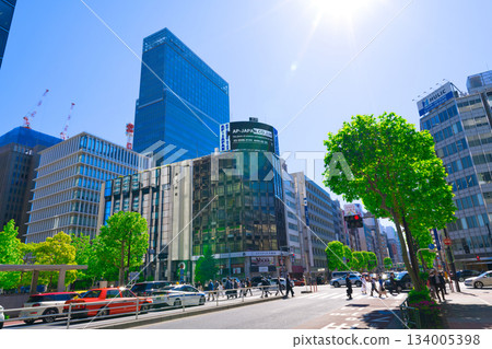 [Tokyo] Around Shimbashi Station in the morning in May 134005398