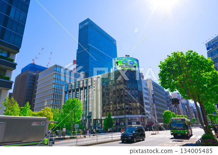[Tokyo] Around Shimbashi Station in the morning in May 134005485