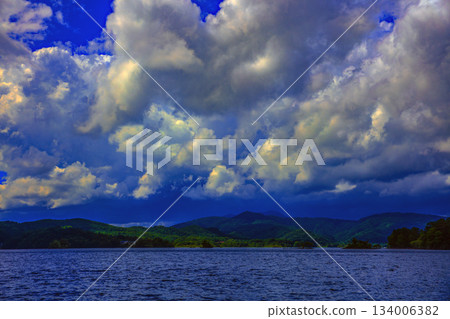 陰天的清晨 134006382