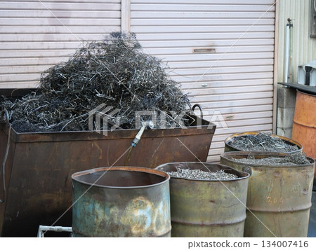 很多廢鐵 134007416