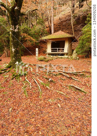 Saigyo-an buried in fallen leaves Saigyo-an buried in fallen leaves 134009208