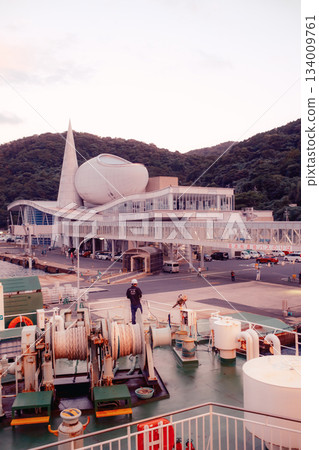 See you later, Yukei waves goodbye. See you later, Yukei waves goodbye. 134009761
