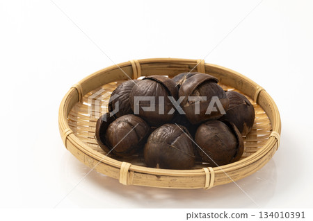 Roasted chestnuts served in a colander Roasted chestnuts served in a colander 134010391