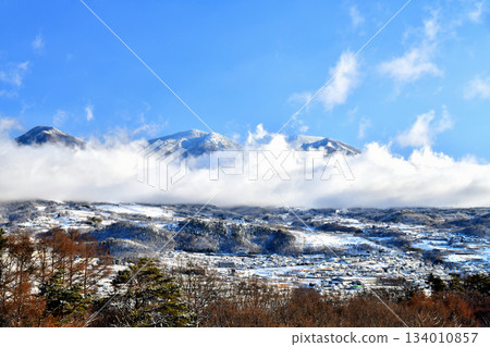 從小諸市（長野縣小諸市）眺望淺間連峰/淺間山、黑布山[2023年2月] 134010857