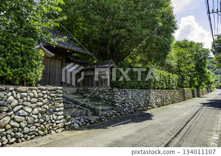 Izumi foothills, Ada residence, samurai gate and dogwood, Izumi City, Kagoshima Prefecture Izumi foothills, Ada residence, samurai gate and dogwood, Izumi City, Kagoshima Prefecture 134011107