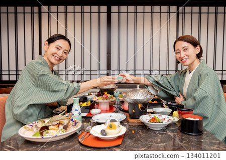 Women's Trip Onsen Ryokan Meal Scene 134011201