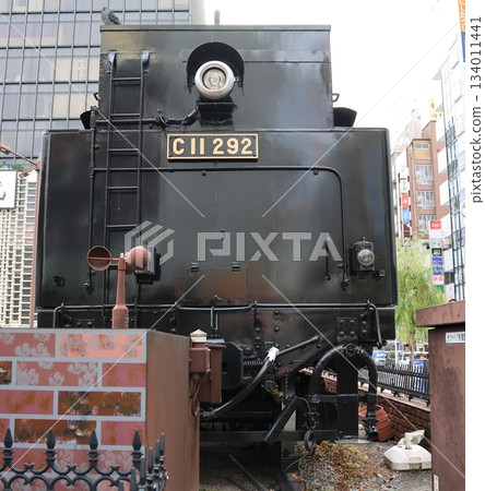 東京都港區JR新橋站的C11型蒸汽機車 134011441