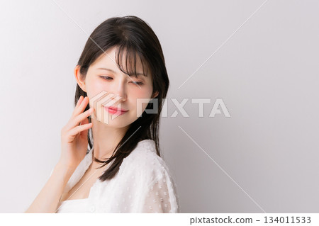 Women beauty 134011533