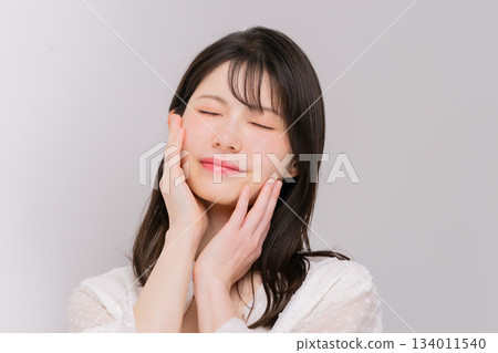 Women beauty 134011540