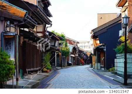 View of the Kanayamachi streetscape in Takaoka City, Toyama Prefecture View of the Kanayamachi streetscape in Takaoka City, Toyama Prefecture 134011547
