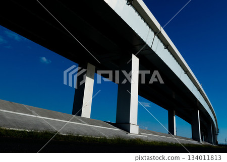 Expressway and embankment under the blue sky Expressway and embankment under the blue sky 134011813