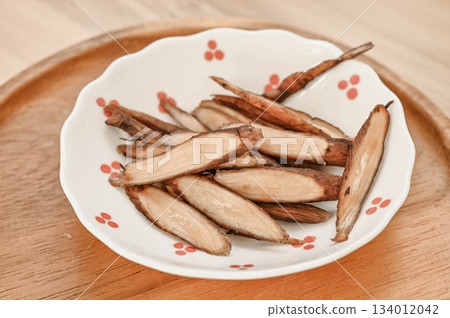 味噌醃牛蒡根，斜切 134012042