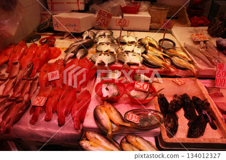 魚在香港島北角的一個市場上出售。日本有很多魚不熟悉 134012327