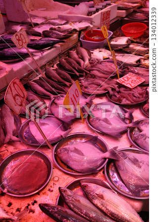 Fish sold at a market in North Point of Hong Kong Island. Many fish are unfamiliar in Japan 134012339