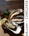 Raw oysters  134012458