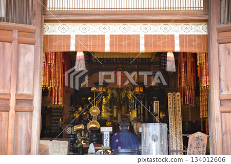 Ogurayama Nison-in Temple - The solemn atmosphere of the main hall 1 134012606