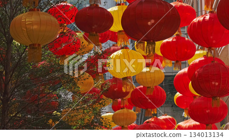 Vibrant red and yellow chinese lanterns Vibrant red and yellow chinese lanterns 134013134