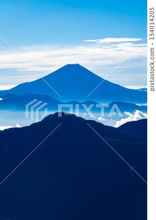 Mount Fuji seen at sunrise from the summit of Mount Akaishi. Climbing Mount Akaishi in the Southern Alps 134014205