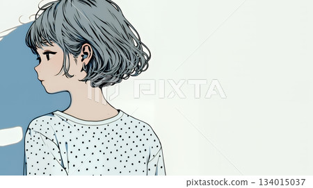 一位年輕女子在白牆前沉思。 一位年輕女子在白牆前沉思。 134015037