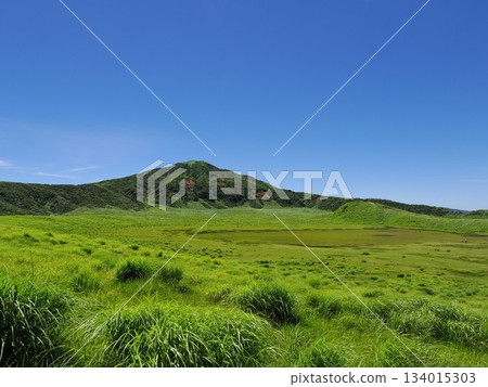 Kusasenrigahama Beach (Aso City, Kumamoto Prefecture) 134015303