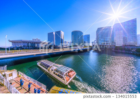 New views of Yokohama cityscape in Japan. The bustling K Arena, the Hilton Yokohama, Sea Bass, the sparkling water surface... A ray of hope for a new era 134015553