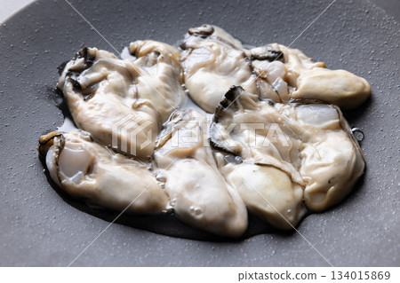 Delicious raw oysters from Sanriku Delicious raw oysters from Sanriku 134015869
