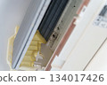 Disassembly and cleaning of wall-mounted air conditioners (removing the fan to remove dirt inside) 134017426