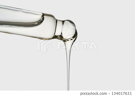 Dropper dispensing serum liquid oil for beauty skincare Dropper dispensing serum liquid oil for beauty skincare 134017631