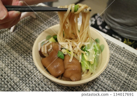 沖繩蕎麥麵配豬蹄 134017691