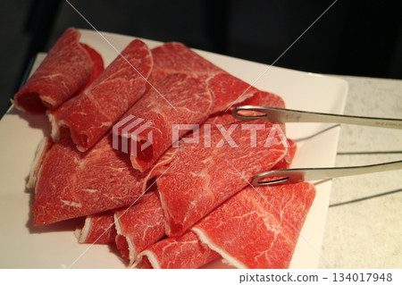 Thinly sliced beef with white panko. 134017948