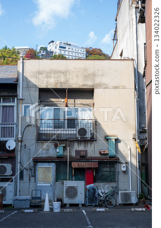 日本廣島縣尾道市一座古老而美麗的建築 日本廣島縣尾道市一座古老而美麗的建築 134022326