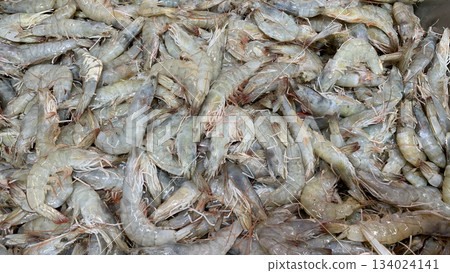 Top view of fresh shrimps display in wet market. Top view of fresh shrimps display in wet market. 134024141