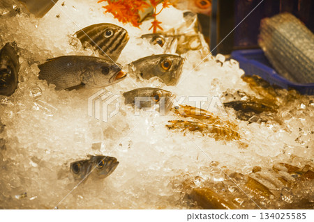海鮮特輯照片：漁市冷凍與新鮮魚類 134025585