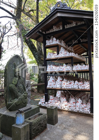 Many beckoning cats at Gotokuji Temple in Setagaya Ward, Tokyo Many beckoning cats at Gotokuji Temple in Setagaya Ward, Tokyo 134026089