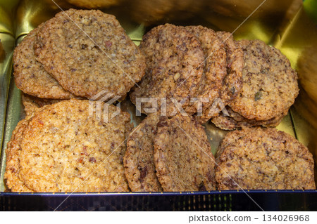 Chocolate chip cookies 134026968