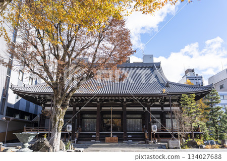 京都府京都市本能寺,深秋時節,正殿前。 京都府京都市本能寺,深秋時節,正殿前。 134027688
