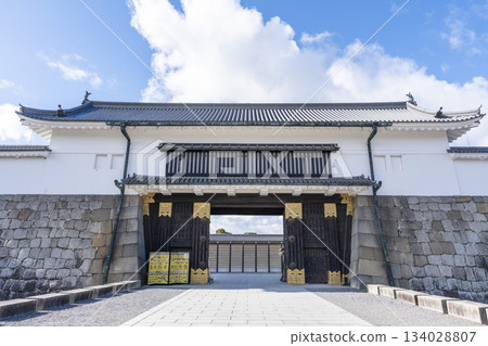 深秋時節，二條城東大手門，京都府京都市 134028807