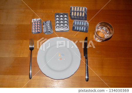 Taking medicines for breakfast 134030369