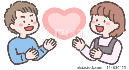 男孩和女孩面對著一顆心的插圖 134030455