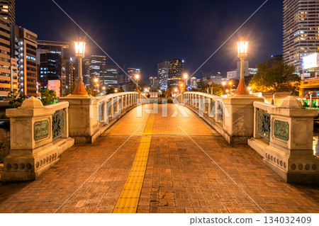 <Osaka Prefecture> Night view of Nakanoshima Park, downtown Osaka <Osaka Prefecture> Night view of Nakanoshima Park, downtown Osaka 134032409