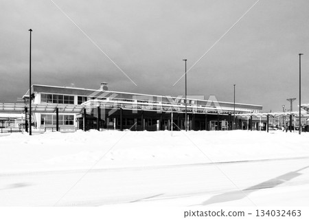 十二月白雪皚皚的瀧川站“黑白” 134032463