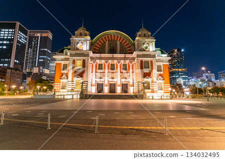 大阪府:大阪市中央公會堂和中之島的夜景 大阪府:大阪市中央公會堂和中之島的夜景 134032495