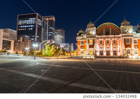 大阪府:大阪市中央公會堂和中之島的夜景 大阪府:大阪市中央公會堂和中之島的夜景 134032498
