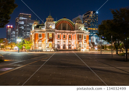 大阪府:大阪市中央公會堂和中之島的夜景 大阪府:大阪市中央公會堂和中之島的夜景 134032499