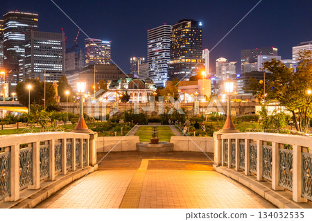 <Osaka Prefecture> Night view of Nakanoshima Park, downtown Osaka <Osaka Prefecture> Night view of Nakanoshima Park, downtown Osaka 134032535