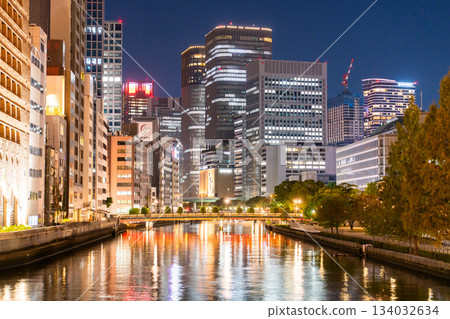 <大阪府> 中之島和大阪市中心夜景 <大阪府> 中之島和大阪市中心夜景 134032634