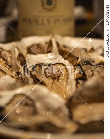 Enjoy fresh raw oysters from Hiroshima with white wine 134032843