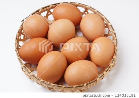 新鮮的雞蛋 134033191